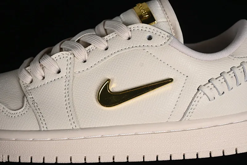 All categories Air Jordan Jordan series basketball shoes Air Jordan 1 Low Air Jordan 1 Low "Method of Make" AJ1 Joe 1 white gold low-top cultural and leisure sports shoes FN5032-200